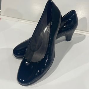 Women’s Aerosoles Heelrest Size 8 Black Heels